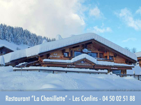 situé au bord du lac des Confins